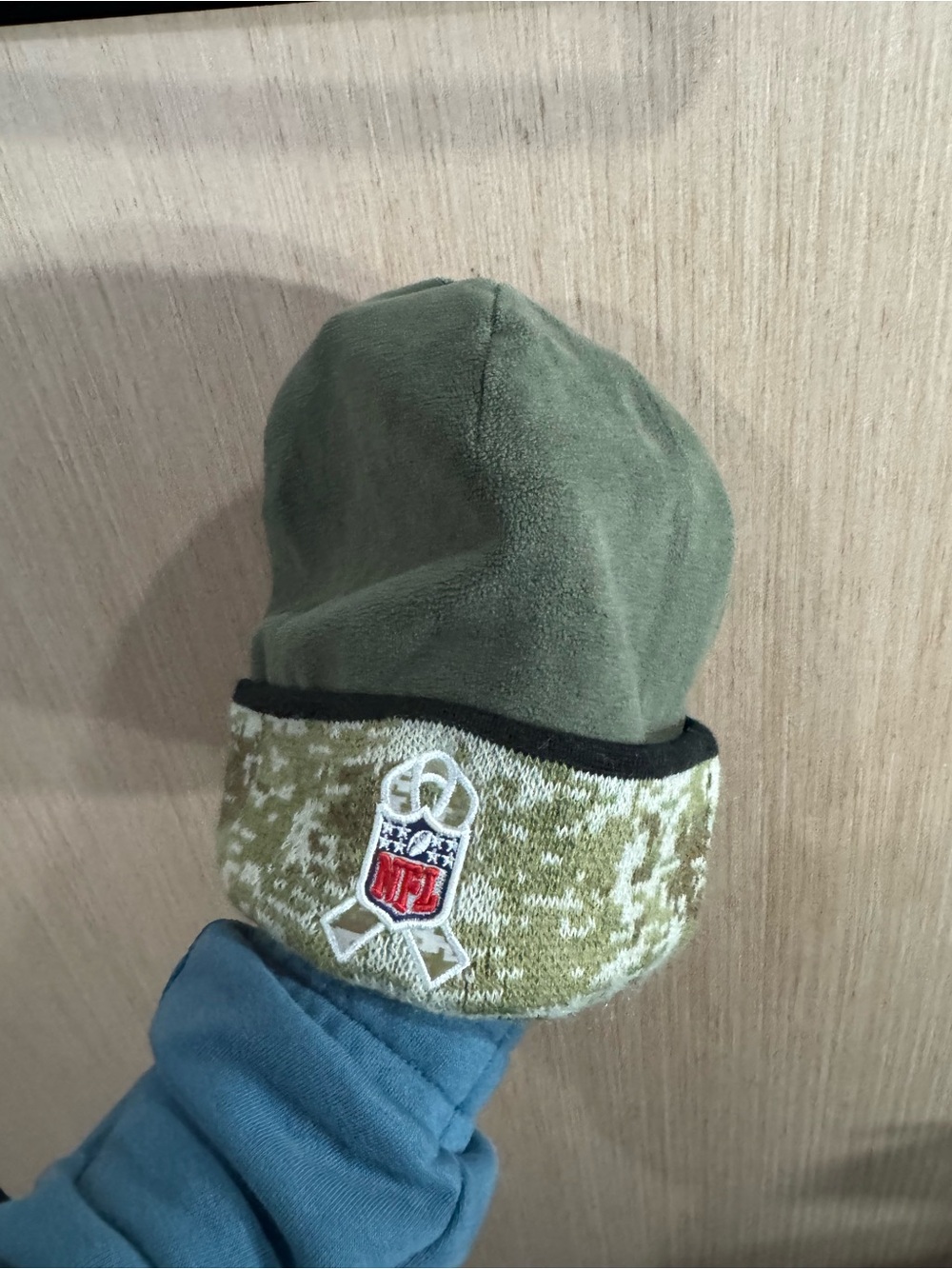 New Era X NFL Olive & Camo Salute to Service Steelers Fleece Cuffed Beanie - Picture 3 of 4